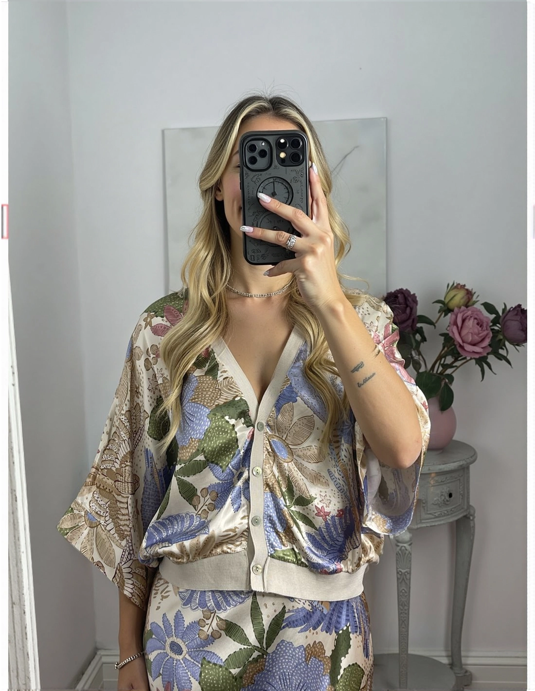 DANA - SILKEN FLORAL TOP